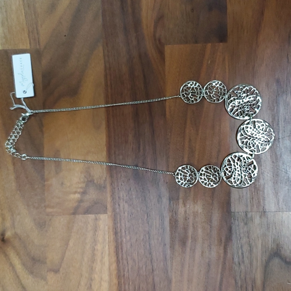 NWT! Silver necklace